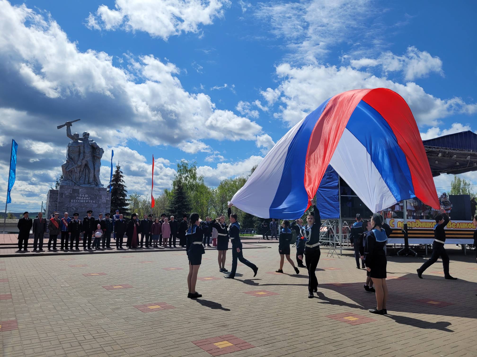 Ливны празднуют 77-ю годовщину победы в Великой Отечественной войне! |  09.05.2022 | Ливны - БезФормата